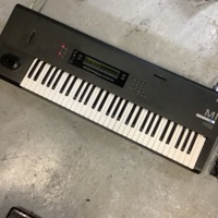 KORG シンセサイザー M1